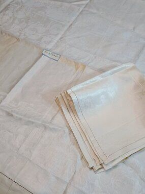 Irish Linen Tablecloth and 6 damask napkins